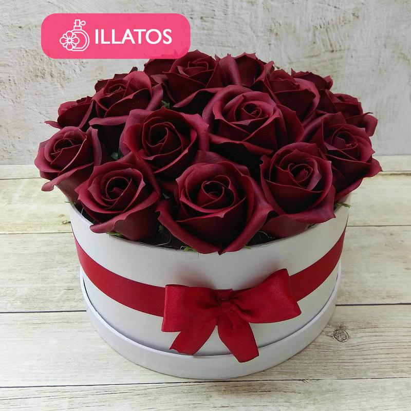 Illatos rózsabox bordó - 18 szálas